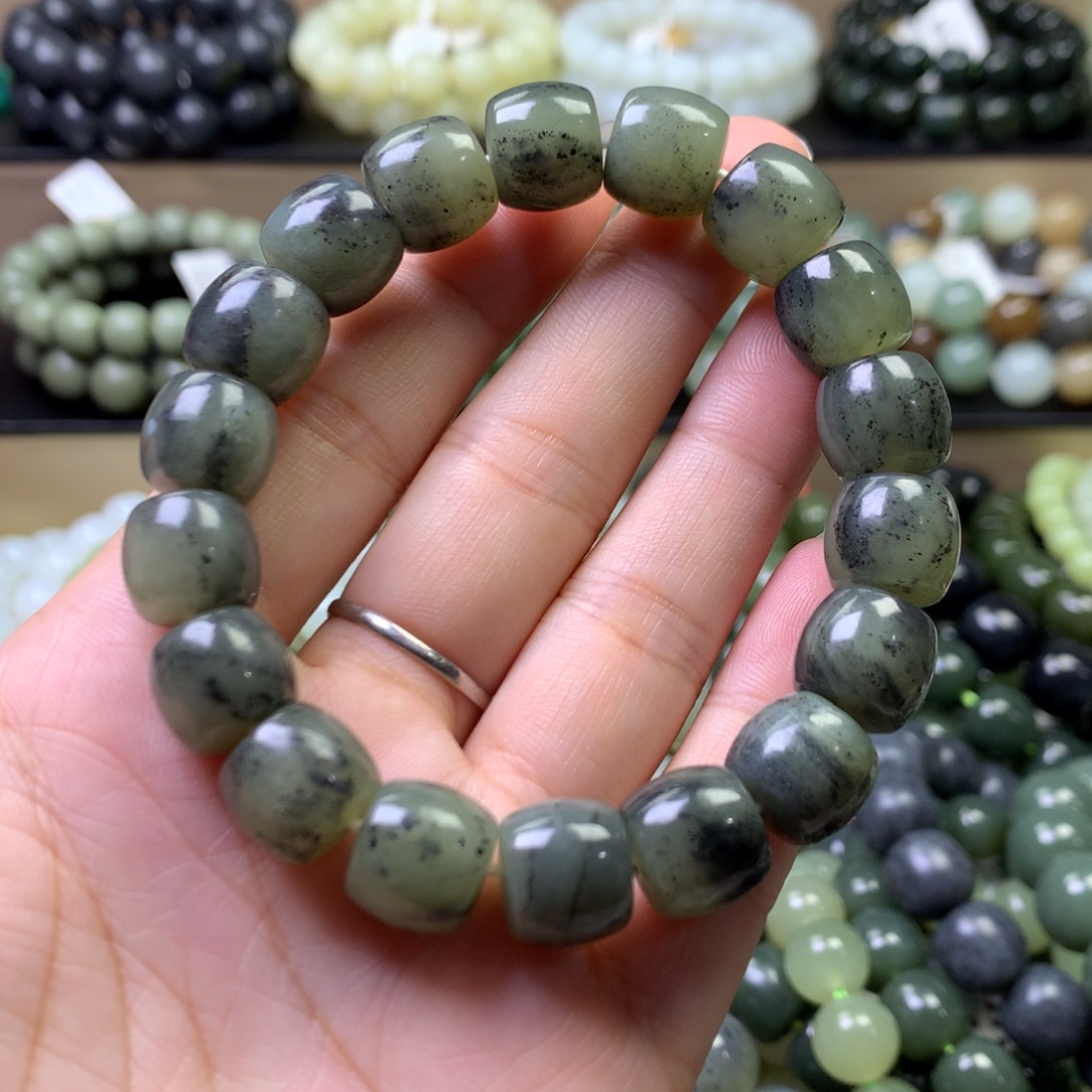 未镶嵌和田玉手链