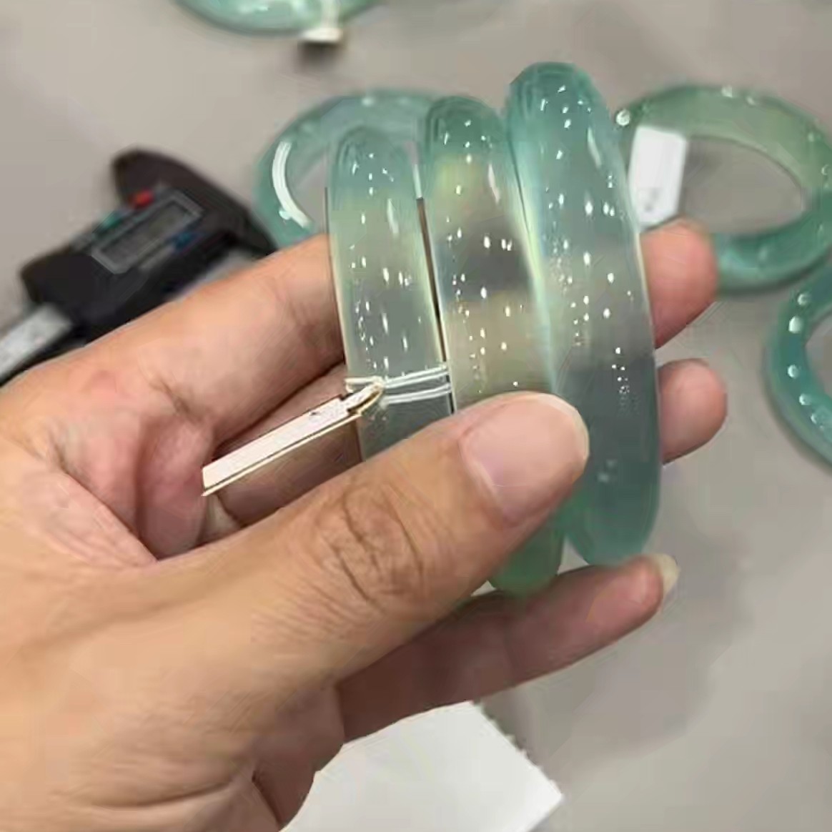 天然岫玉天晴冻手镯