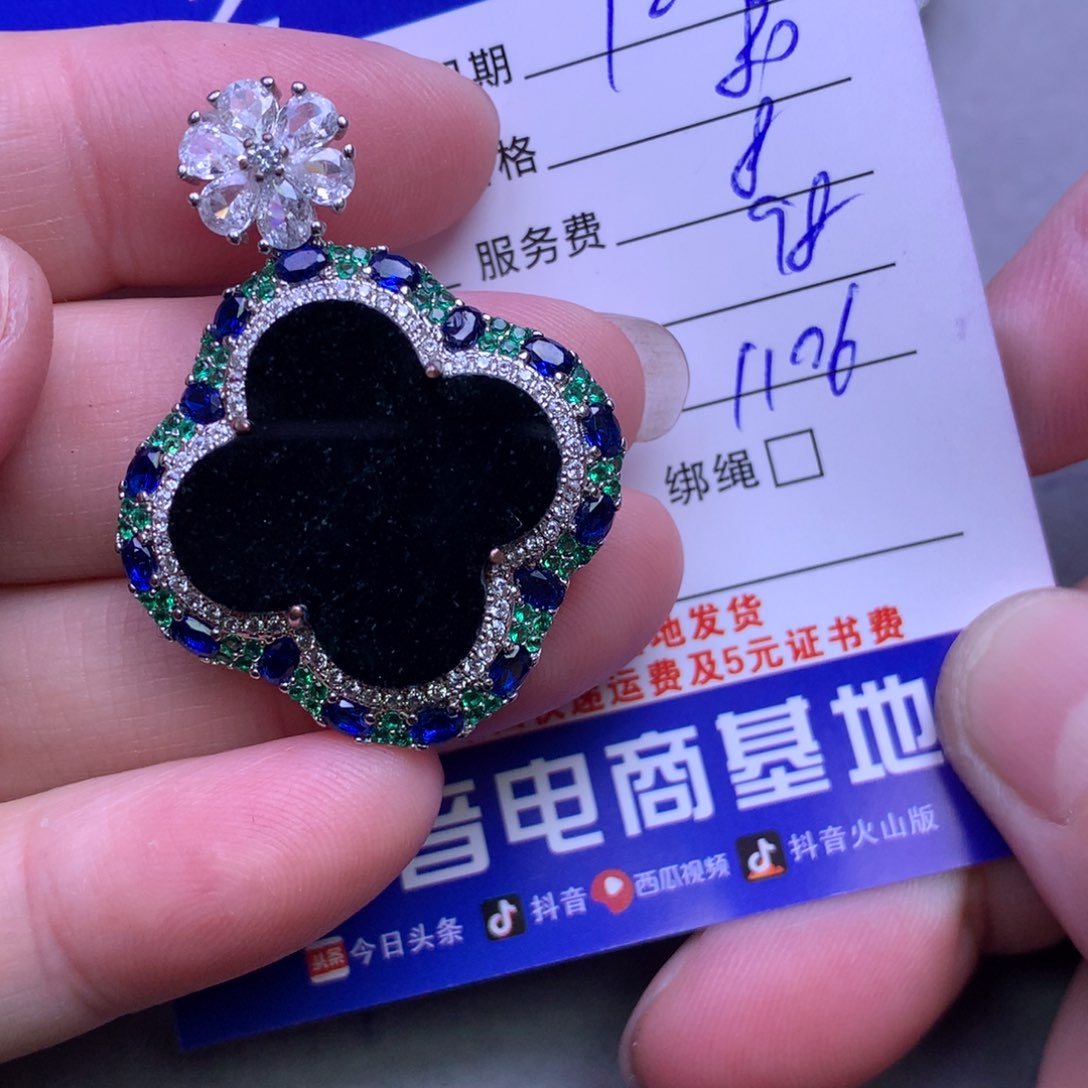 颈饰未镶嵌翡翠L****?