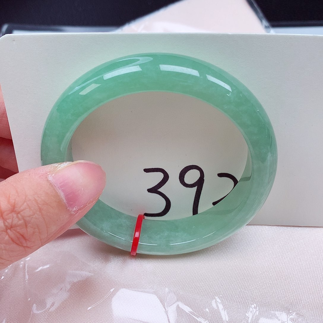 翡翠手镯未镶嵌翡翠