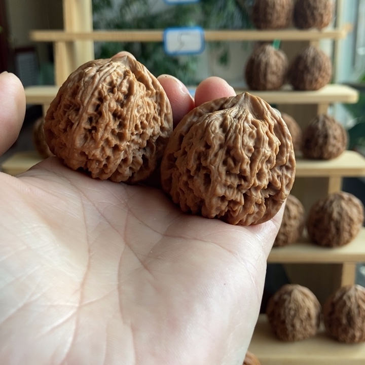 .***眼吊坠文玩核桃南疆石核桃