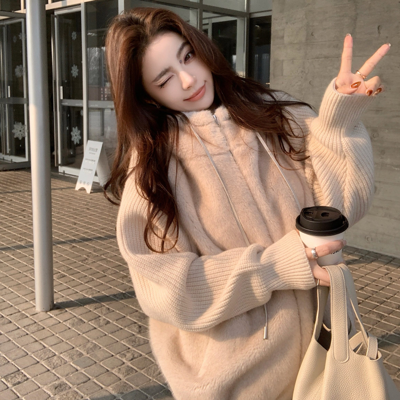 “温暖松绒系”环保染尖仿毛拼接针织-短外套