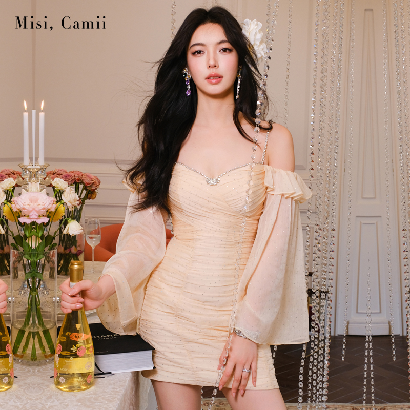 Misi,Camii2025夏季新款女装烫钻露肩拉褶连衣裙修身包臀吊带显瘦