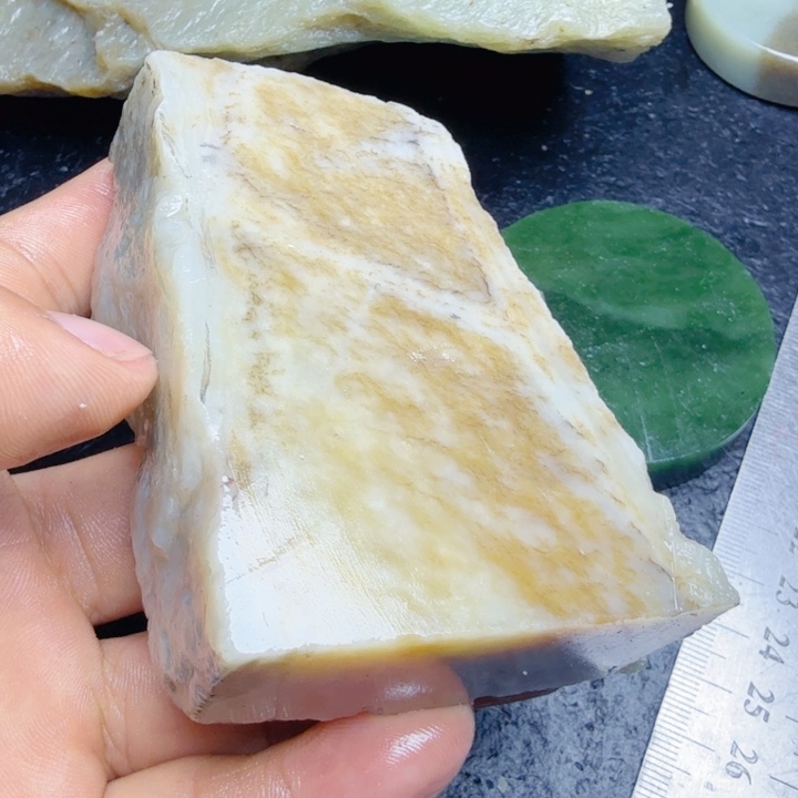 和田玉（糖玉）未镶嵌珠宝奇石