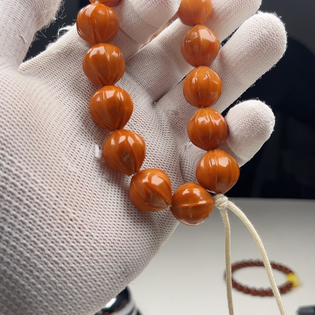 小***包猴头核桃手串铁盒