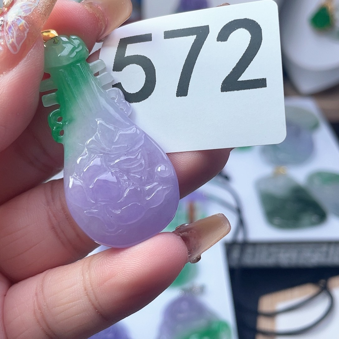 翡翠吊坠(赠链)未镶嵌