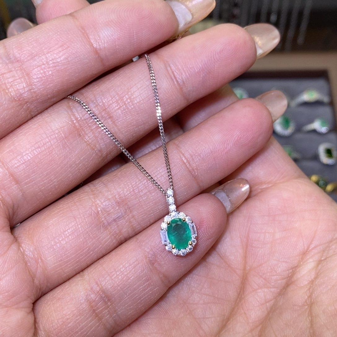 银S925镶嵌吊坠(赠链)祖母绿