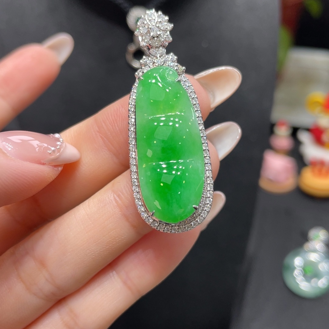 翡翠颈饰18K金镶嵌天然缅甸翡翠a货