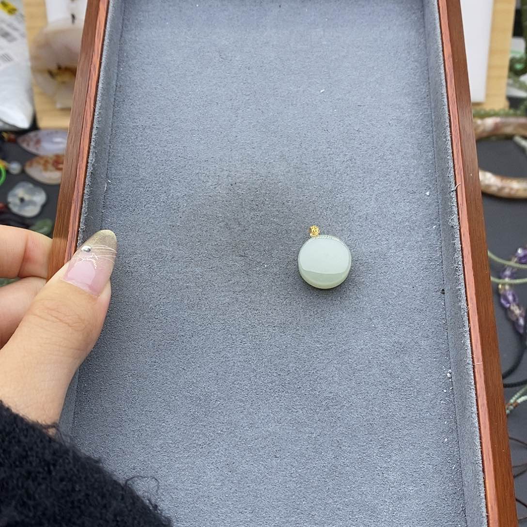 和田玉吊坠(不含链)18K金镶嵌