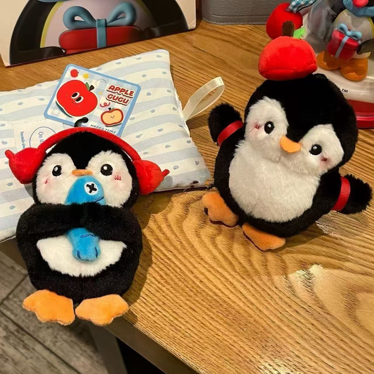 可爱企鹅毛绒包包玩偶钥匙扣卡通公仔吱吱叫儿童闺蜜书包情侣yj