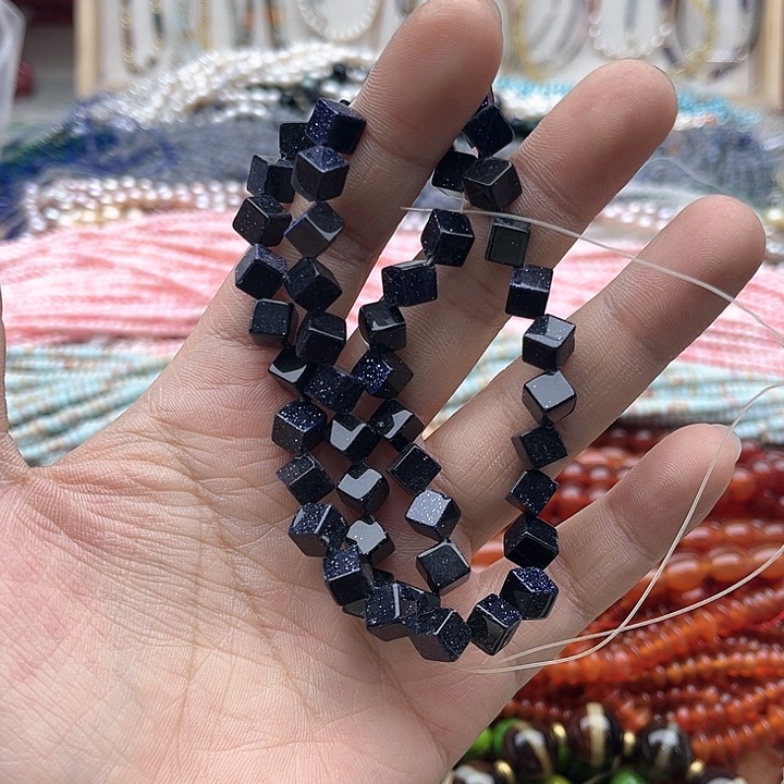 玛瑙/玉髓珠宝半成品未镶嵌一条6mm左右蓝砂石对角方糖珠