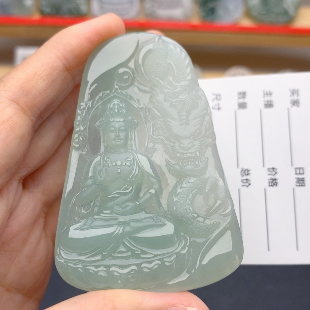 翡翠未镶嵌颈饰护主观音