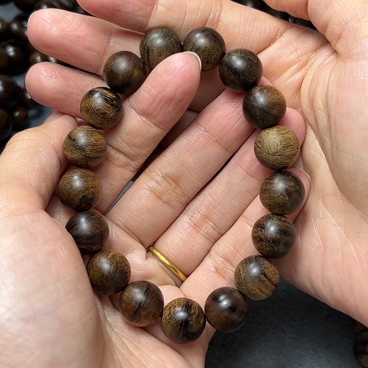 沉香手串亮*仔白棋留疤