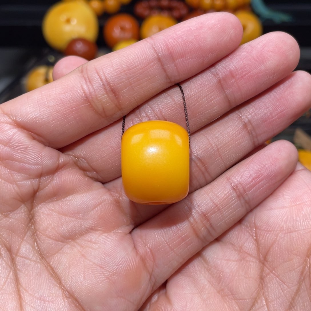 【闪购商品】琥珀裸石未镶嵌沐**行三通