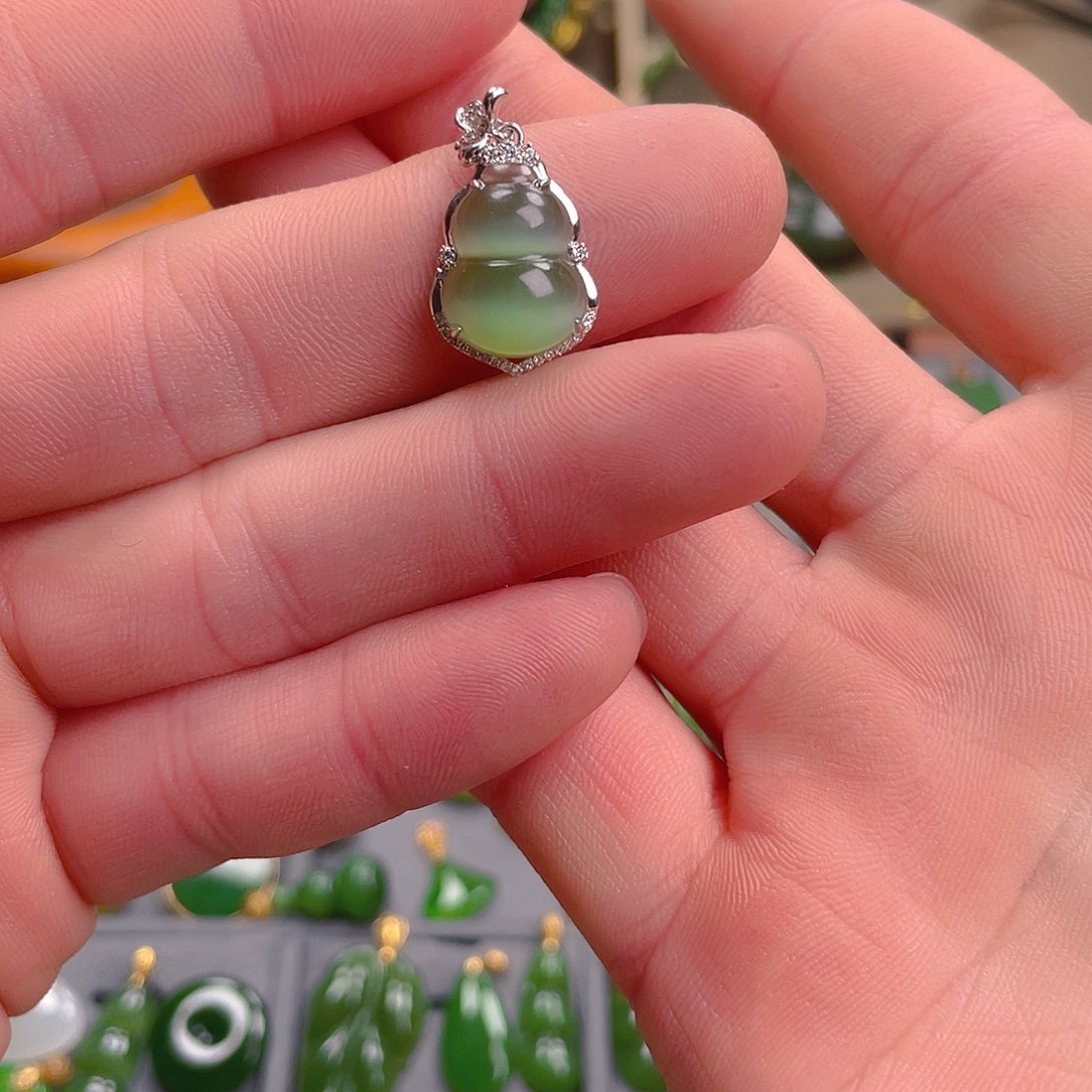 和田玉（碧玉）吊坠(不含链)18K金镶嵌1880