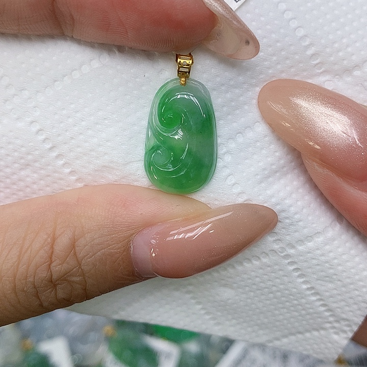 颈饰18K金镶嵌翡翠