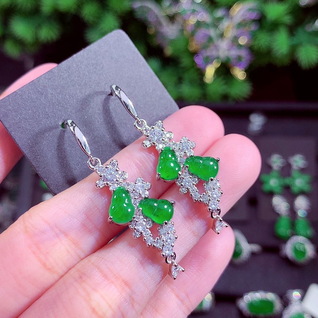 颈饰未镶嵌翡翠天然