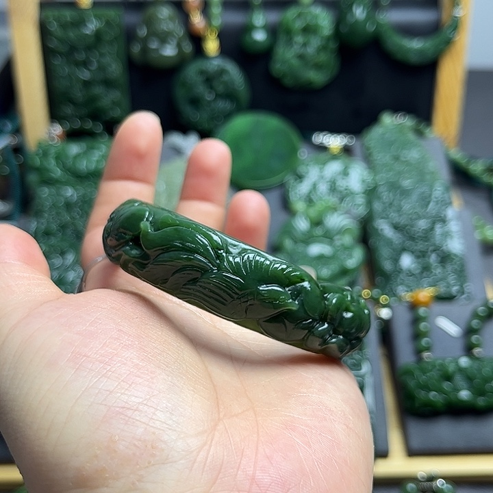 佳****和田玉未镶嵌颈饰