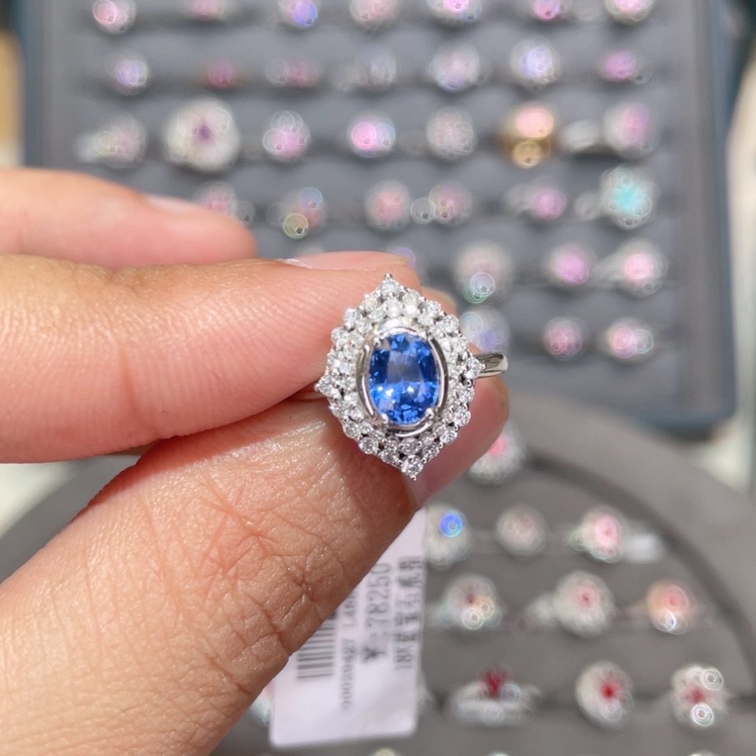 蓝宝石戒指18K金镶嵌1.3ct 