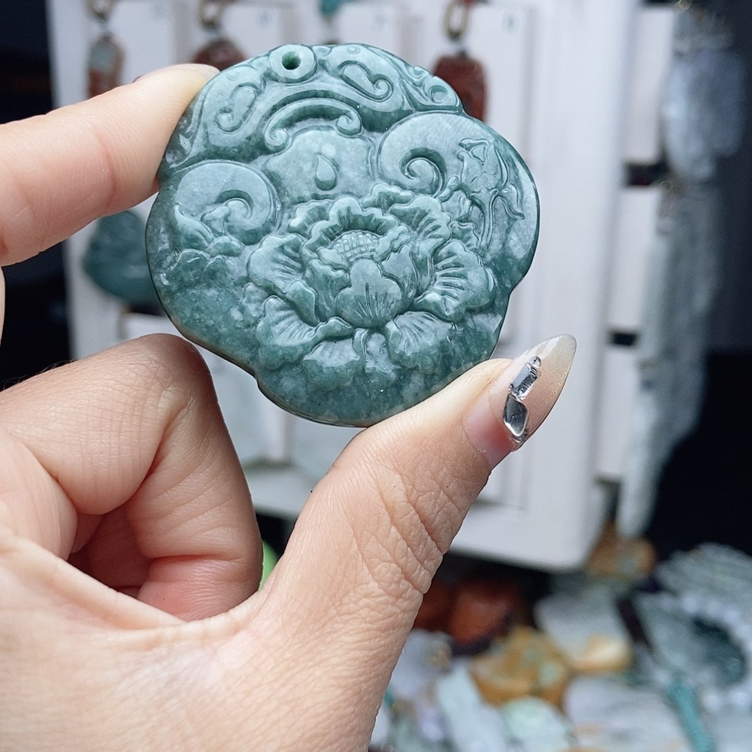 翡翠颈饰未镶嵌翡翠