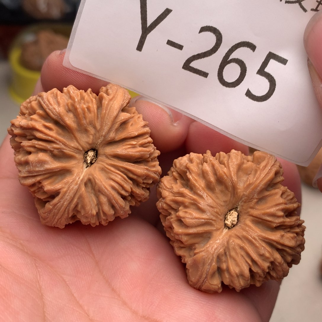 文玩核桃把件37南疆石………….