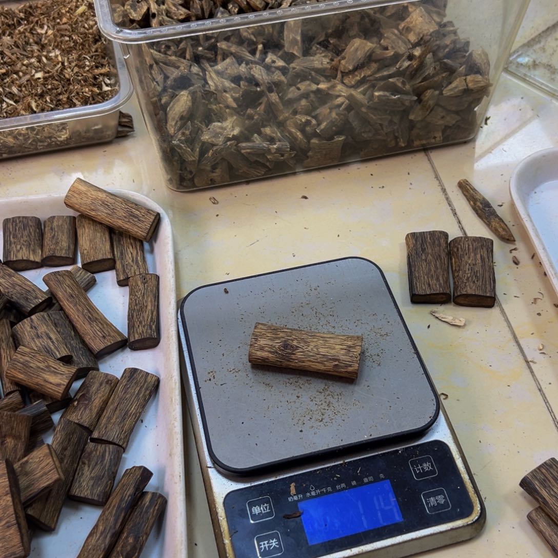 沉香沉香碎屑北*木屑碎料11克