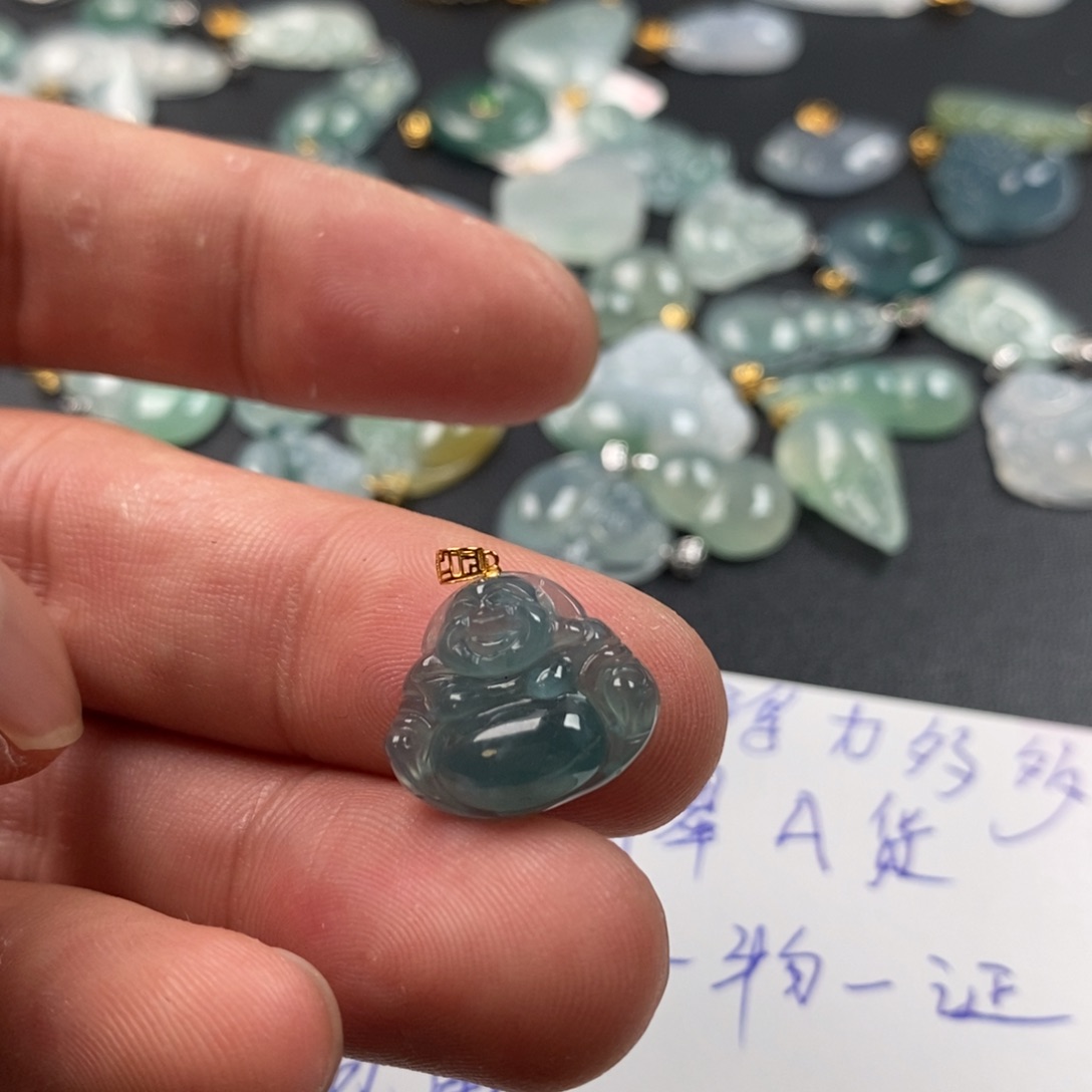 颈饰18K金镶嵌翡翠