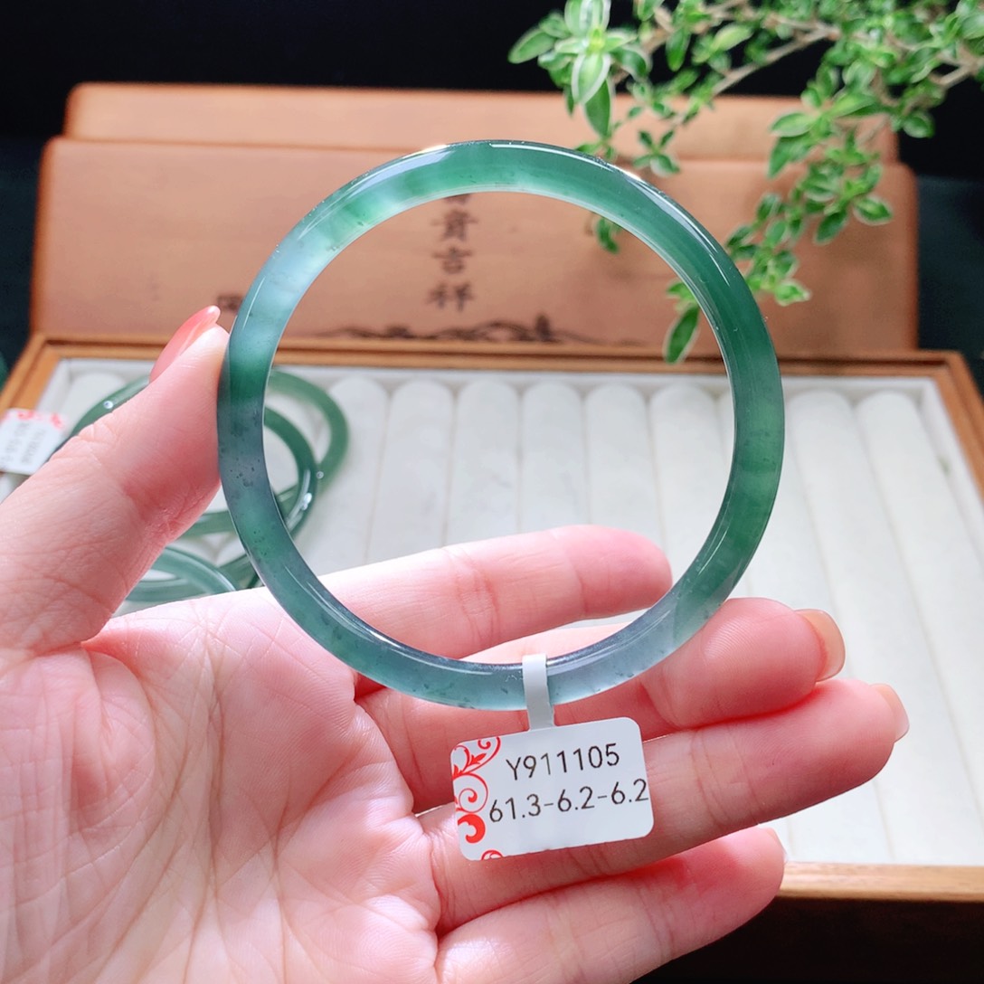 未镶嵌手镯（圆镯）翡翠