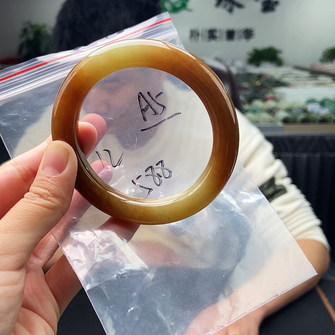 和田玉未镶嵌手镯拍一发一