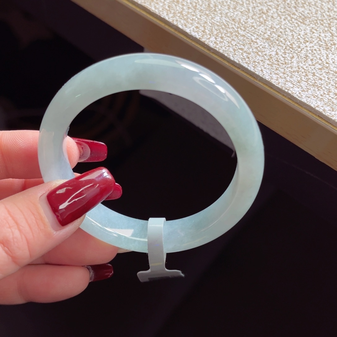 翡翠手镯未镶嵌手镯