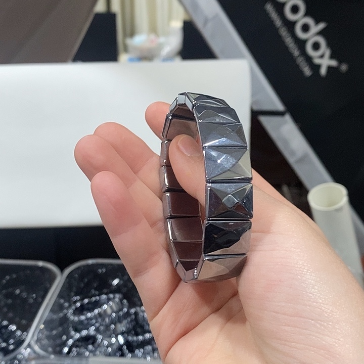 正品的太赫兹石16.12切面手牌