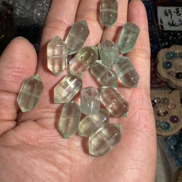 特级绿萤石双尖单颗宽9mm+长20mm
