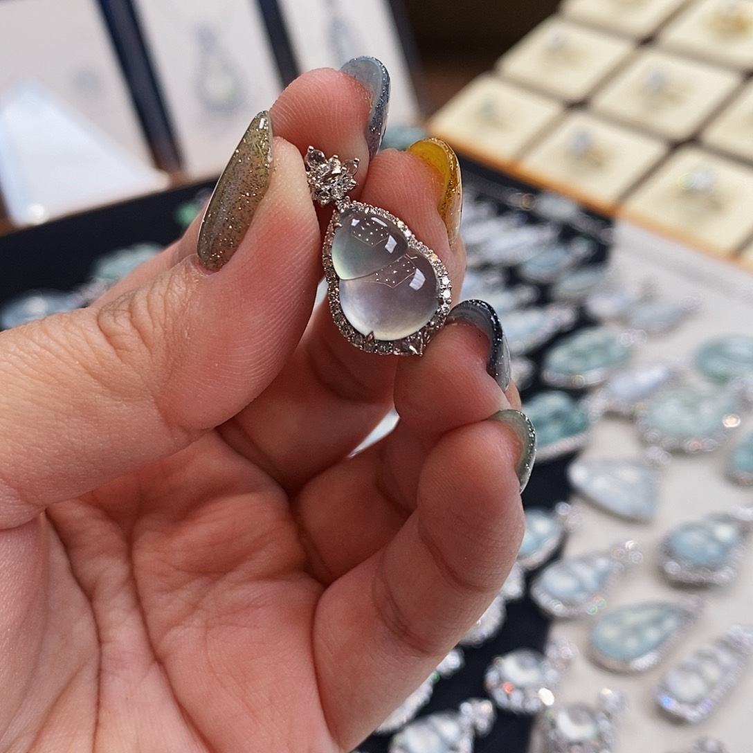 翡翠未镶嵌颈饰天然缅甸a货翡翠