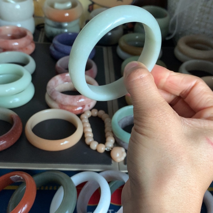 石英质玉（佘太翠）未镶嵌手镯