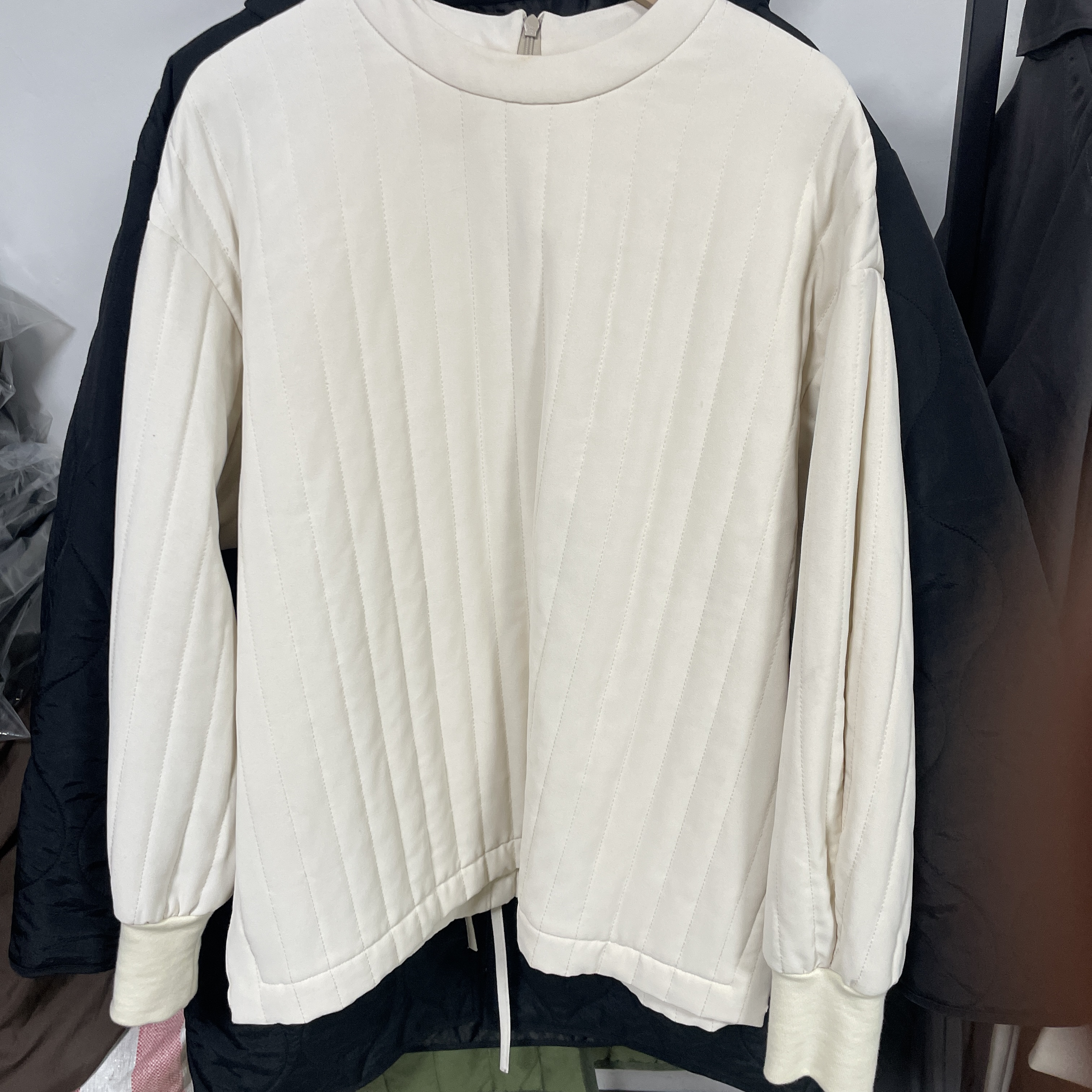 女款简约褶皱圆领轻薄短款秋冬时尚保暖棉服外套