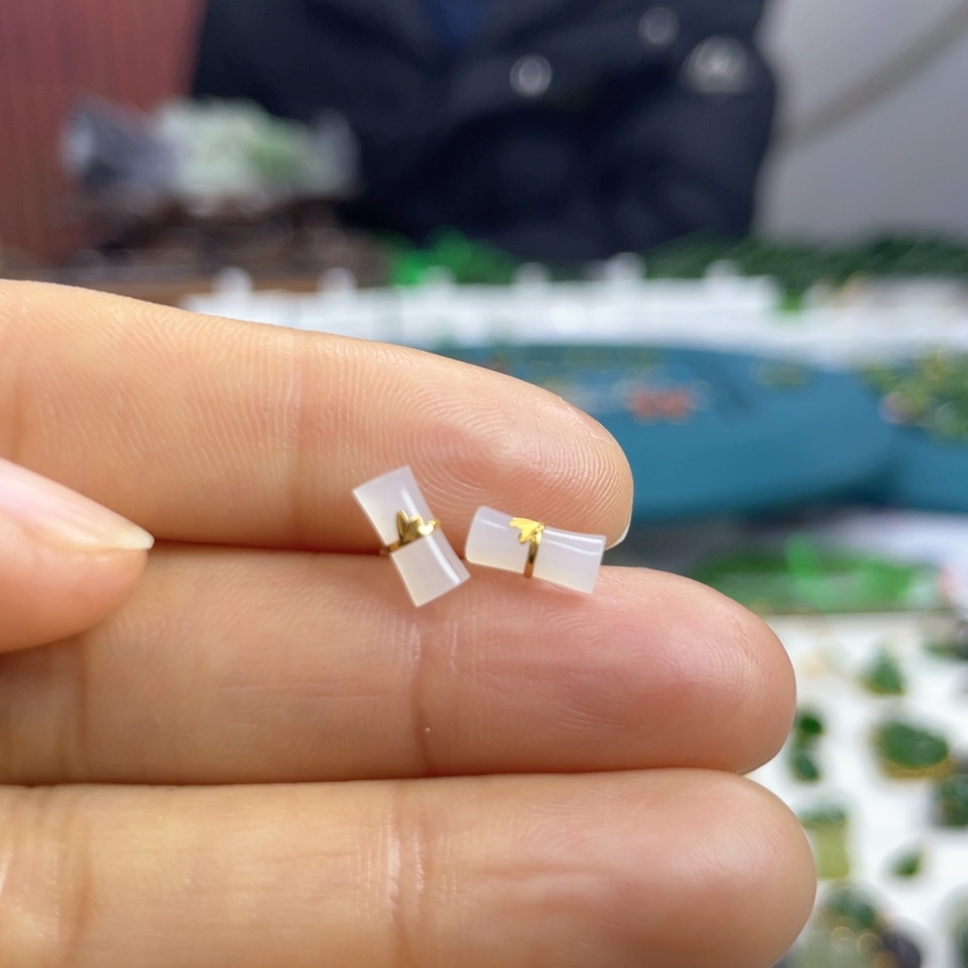 和田玉耳饰18K金镶嵌