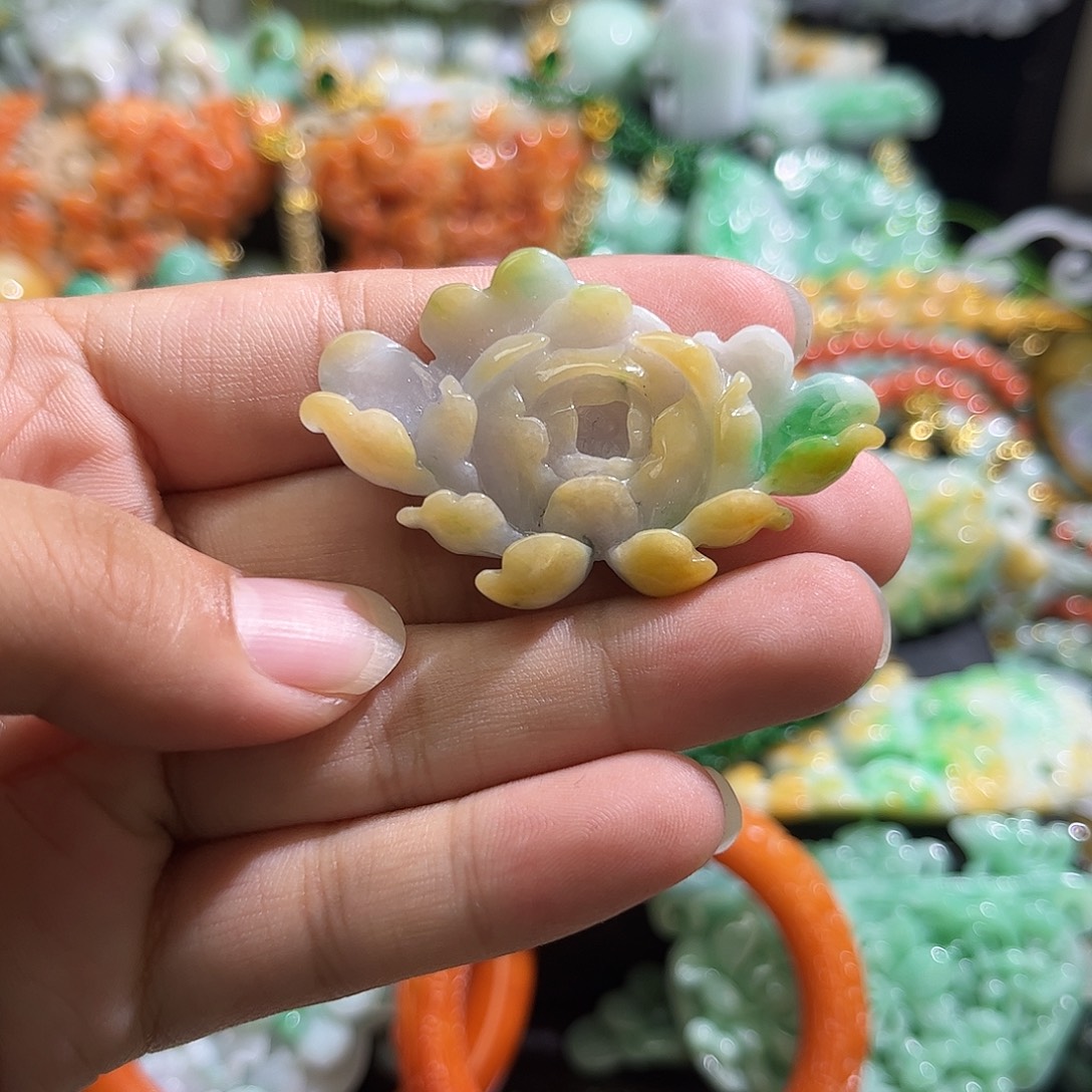 翡翠未镶嵌颈饰待编织