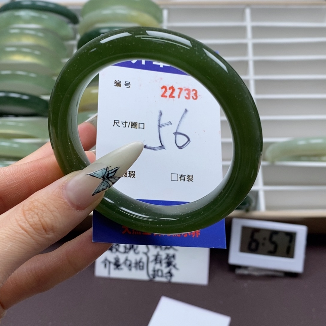 蛇纹石玉手镯未镶嵌