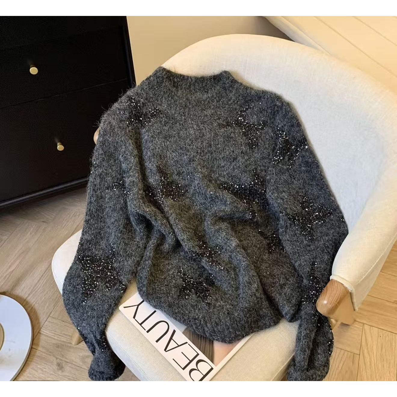 韩系时尚重工蝴蝶亮片宽松毛衣女秋季慵懒高级感软糯套头针织上衣