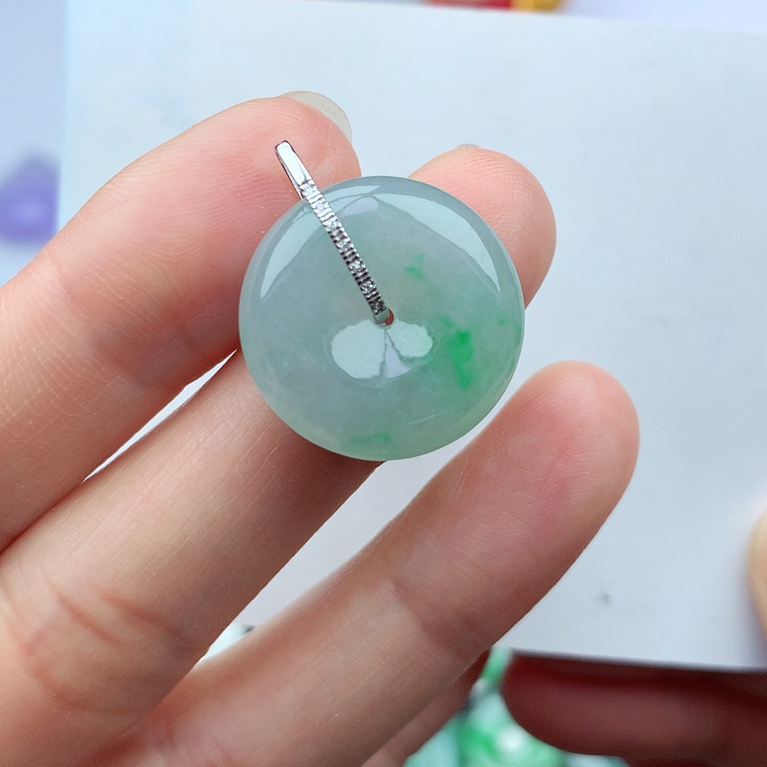 翡翠18K金镶嵌颈饰翡翠