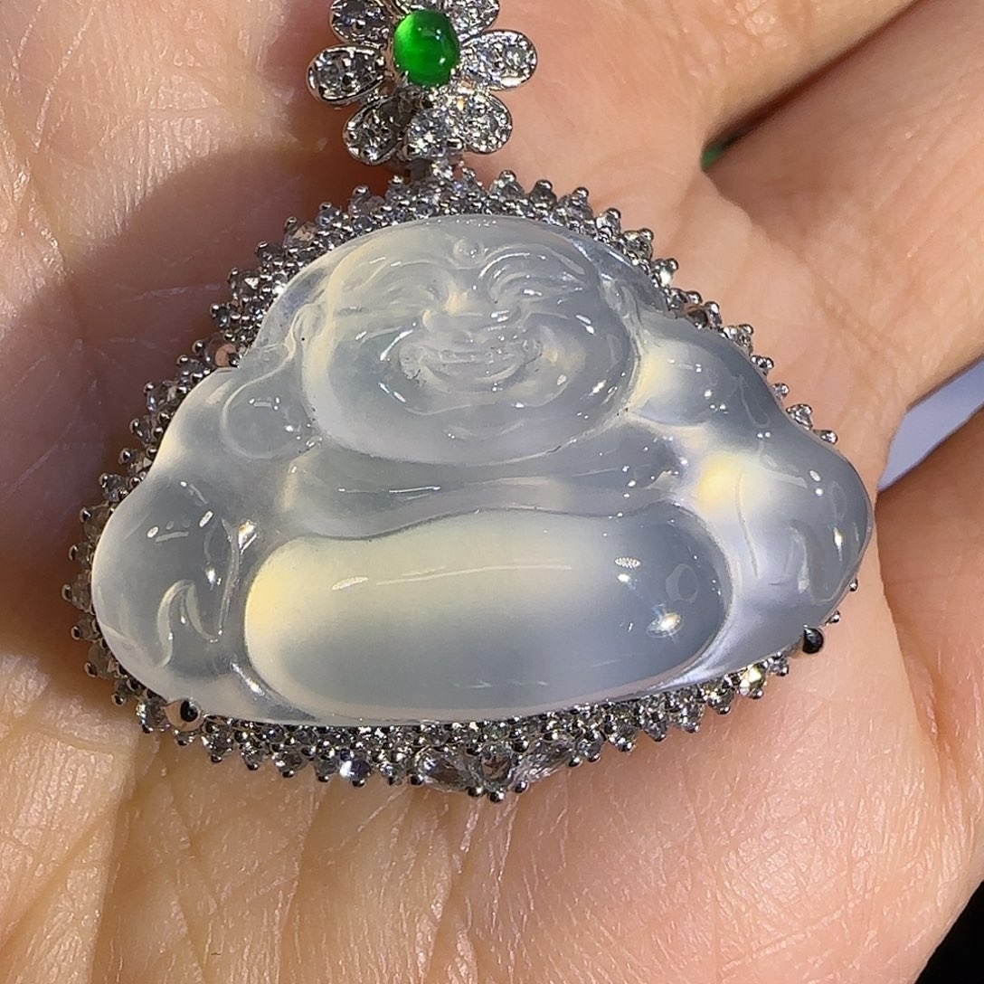 翡翠颈饰18K金镶嵌。