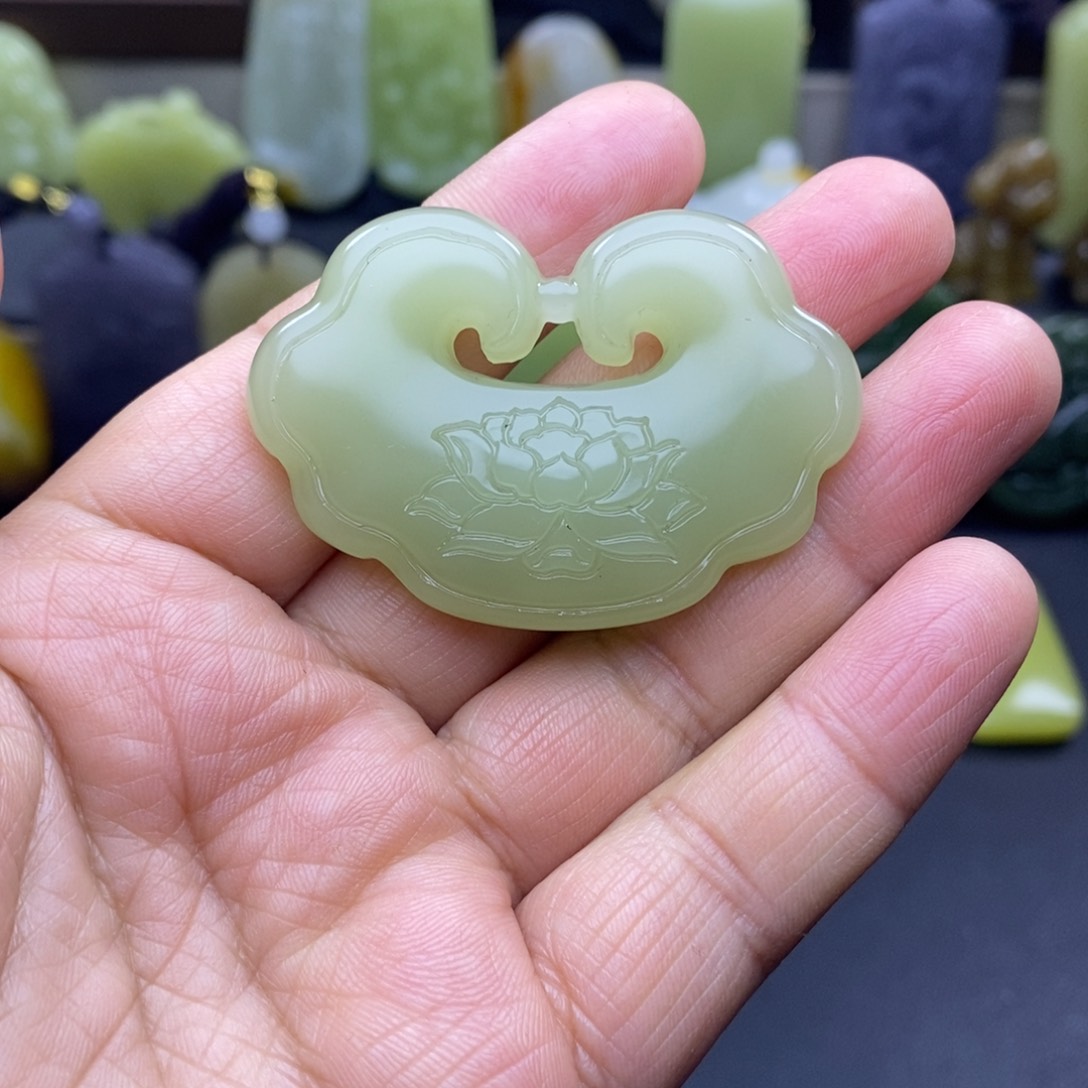 和田玉（糖玉）颈饰未镶嵌