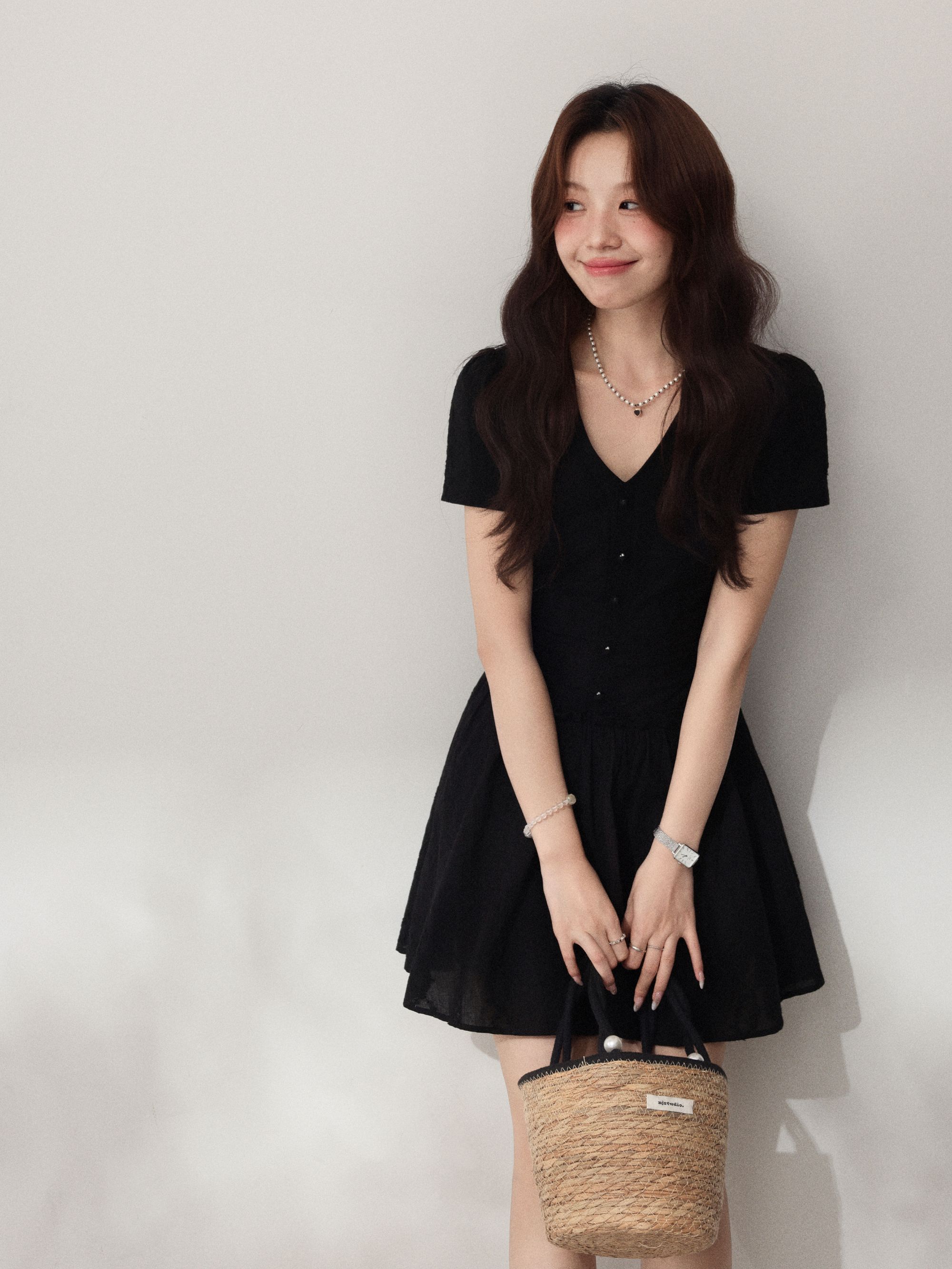 Even一雯【黑松露】韩系高智感修身气质V领收腰设计感短袖连衣裙