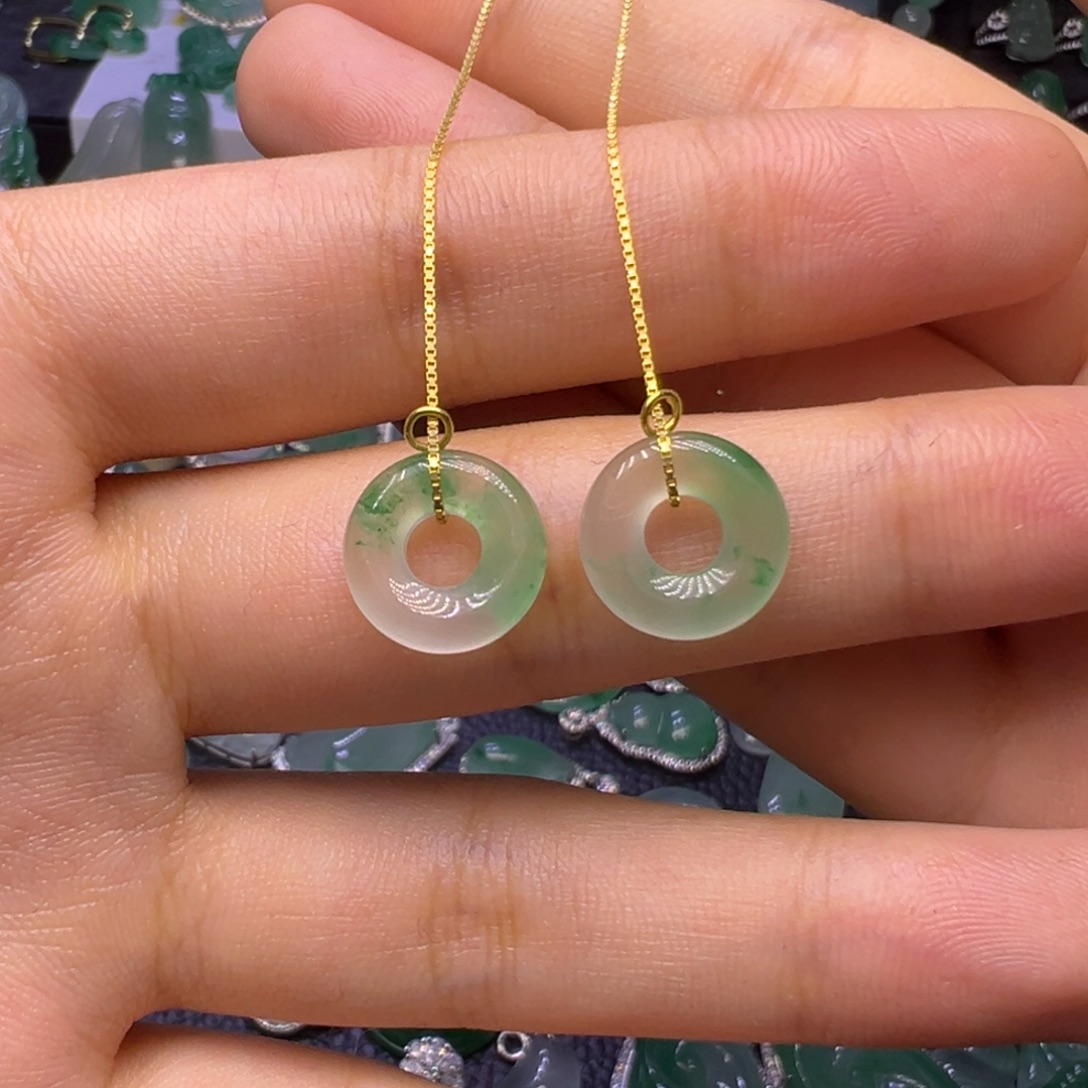 石英质玉（非洲翠）未镶嵌颈饰