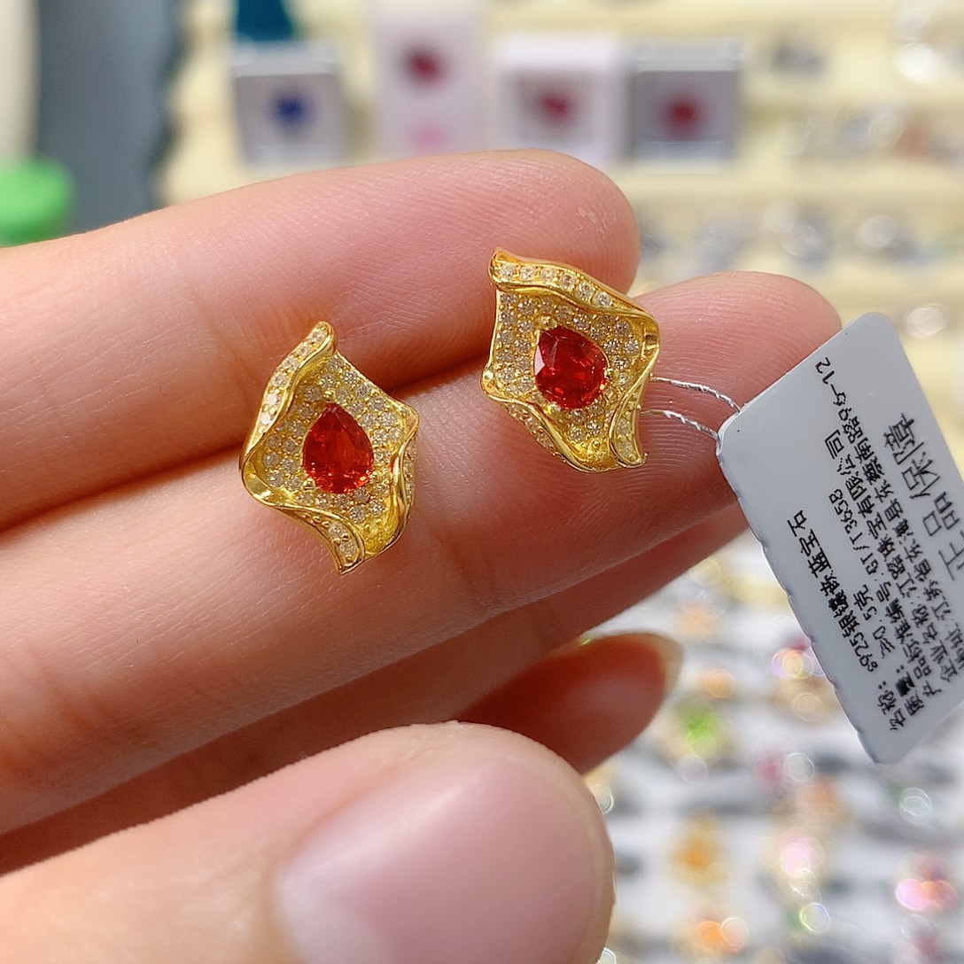 银S925镶嵌耳钉蓝宝石