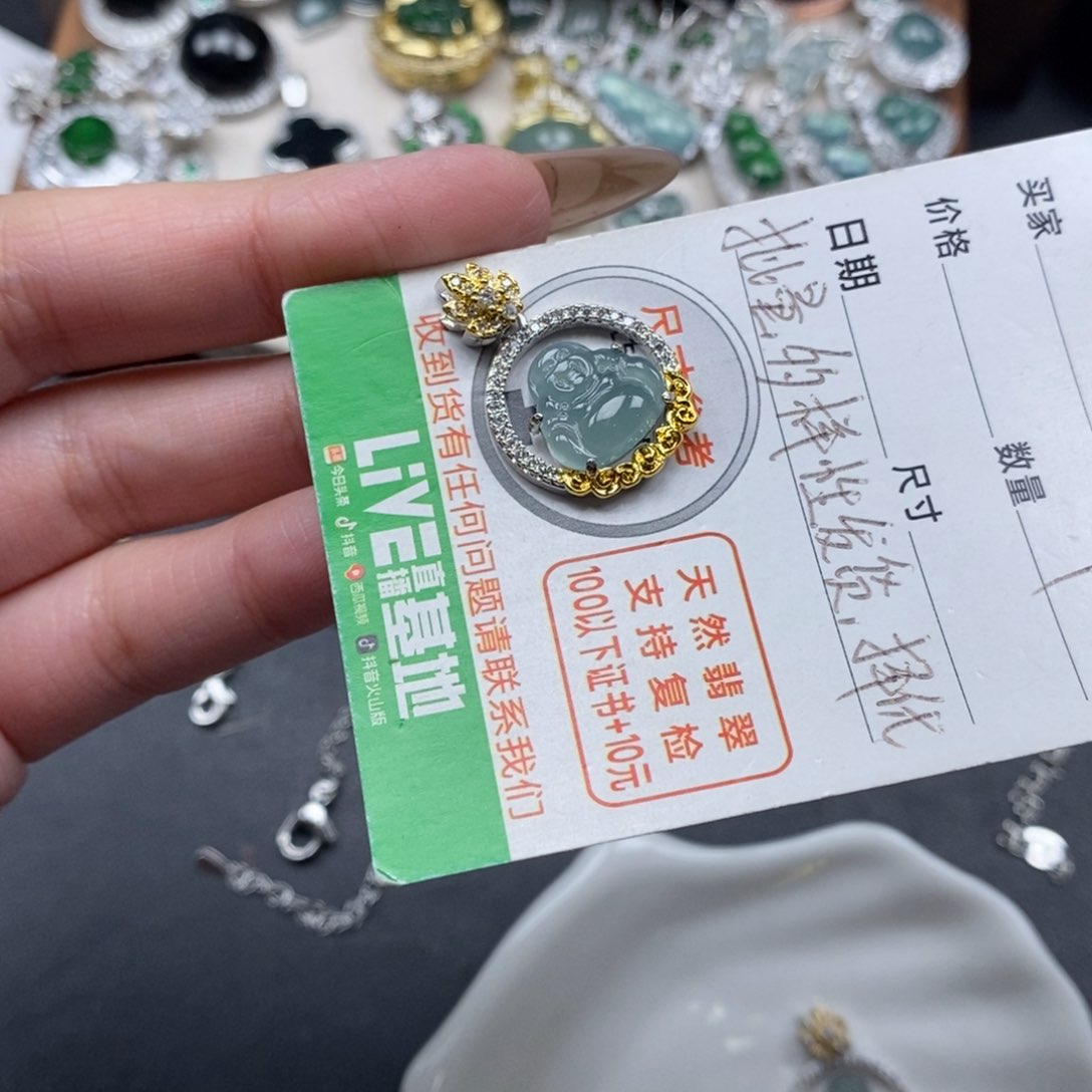 翡翠颈饰未镶嵌翡翠