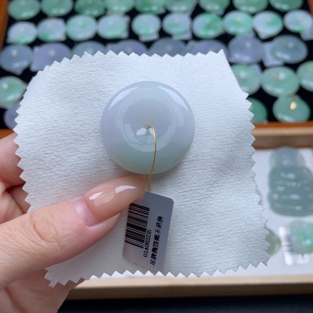 翡翠未镶嵌颈饰平安扣