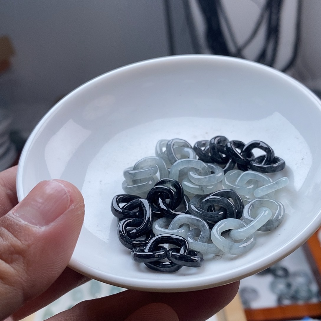 翡翠颈饰未镶嵌三环118一个