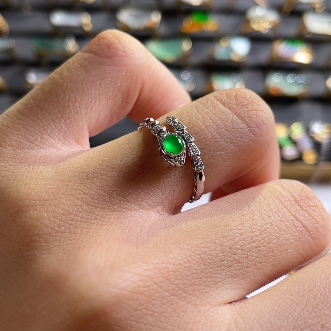 翡翠18K金镶嵌戒指蛇来运转设计款 48小时鉴赏