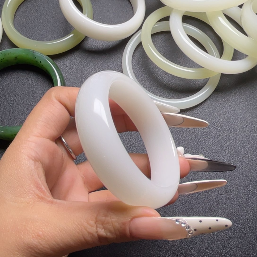 气***昂56圈口轮胎羊脂白